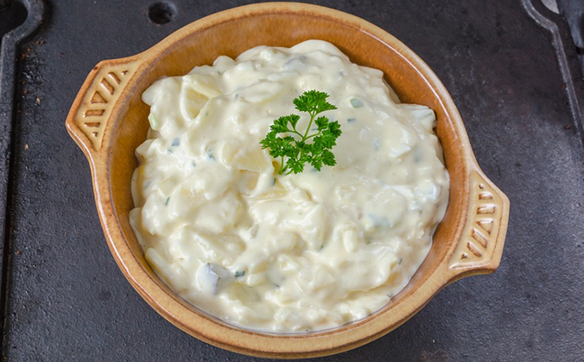 Kold kartoffelsalat med nye danske kartofler Kold kartoffelsalat med nye danske kartofler